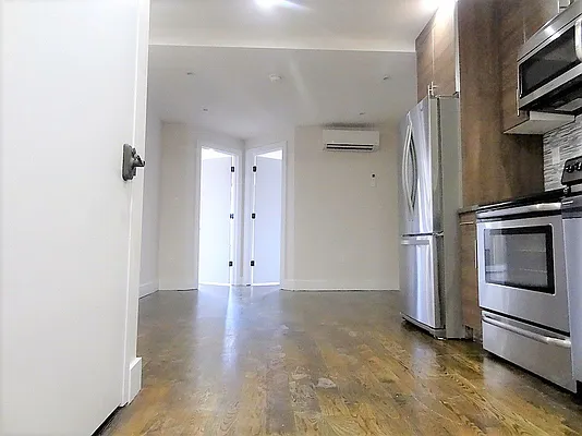 Rented by EXR | media 9