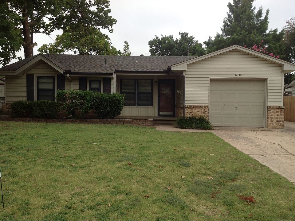 Vinyl siding home w/new roof