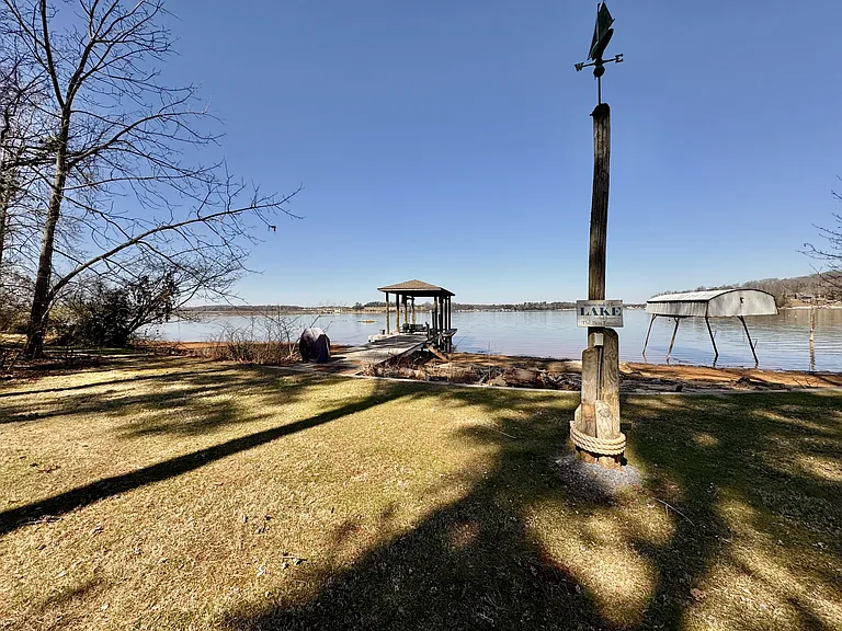 891 Leona Dr — Photo 22