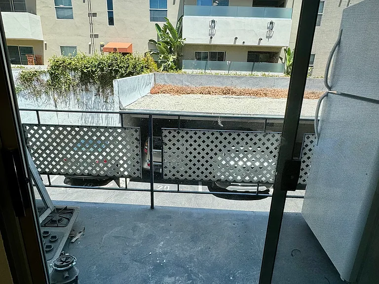 12015 Kling St #111 — Photo 19