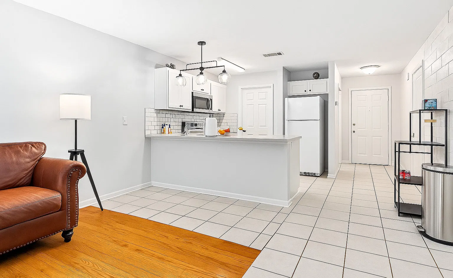3 bed, 1110 sqft, $1,800 — Photo 3