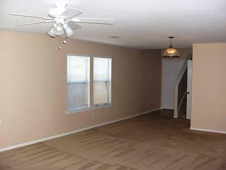 4 bed, 2.5 bath, 1948 sqft, $1,850 — Photo 4