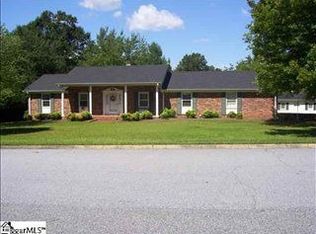 13 Peachtree Ln, Greer, SC 29651