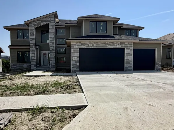5831 N 214th Avenue Cir, Elkhorn, NE 68022