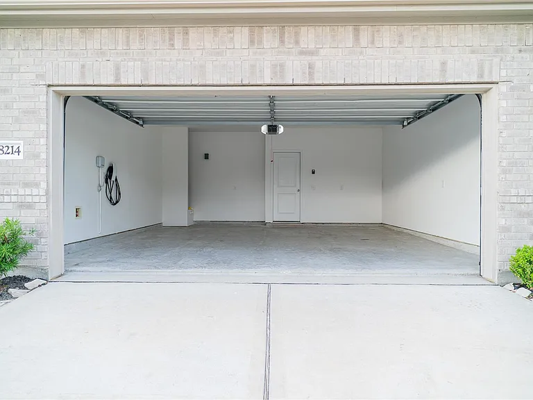8214 Star Terrace Dr — Photo 2