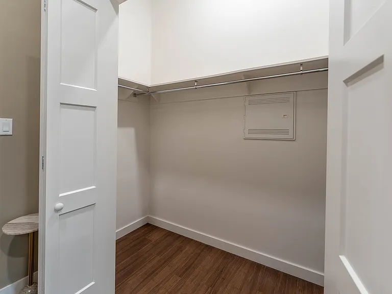 1364 E Battlefield Rd — Photo 56