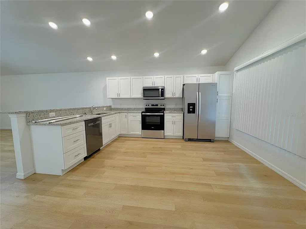 3 bed, 2.0 bath, 1489 sqft, $1,700 — Photo 4