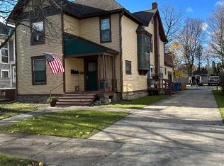 231 College Ave NE #4, Grand Rapids, MI 49503