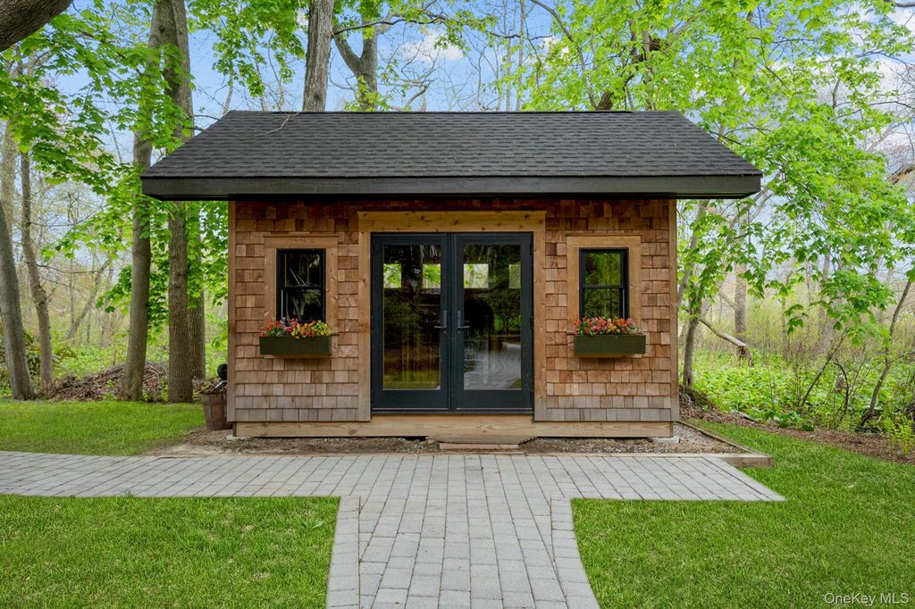 6 Prairie Lane, Brookhaven, NY - View 4