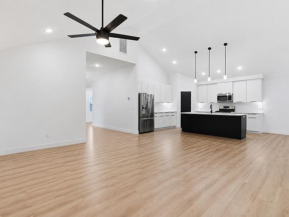 5th image of 1365 W Gaslight Drive
