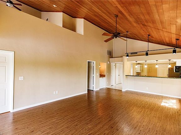4th image of 2067 W Lakeview Blvd #7