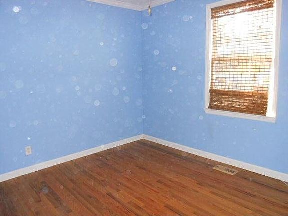 4th image of 654 Earl North Rd