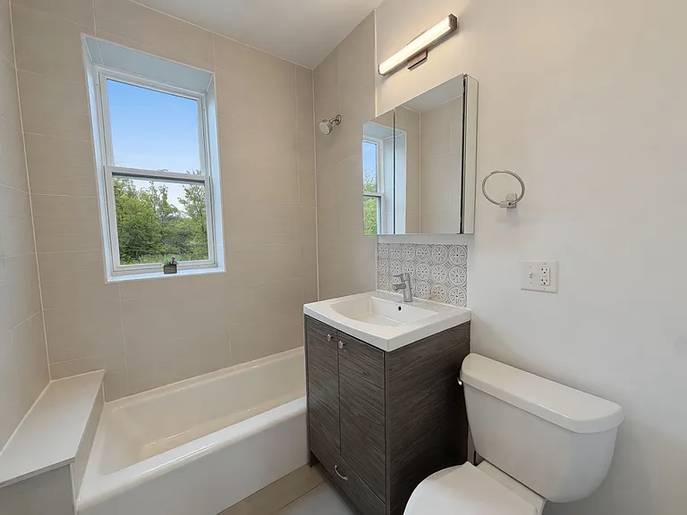 1712 W Glenlake Ave #2E — Photo 10