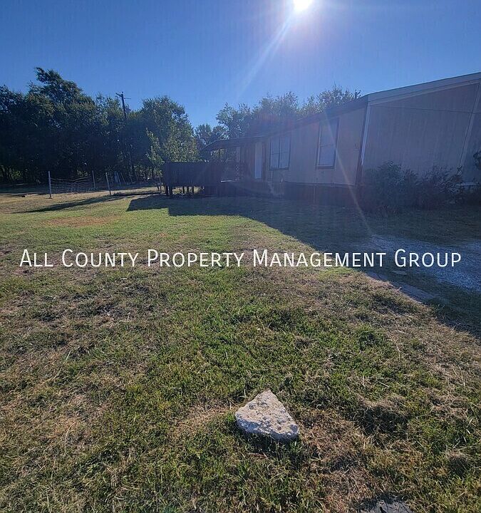 1st image of 425 Country Living Dr