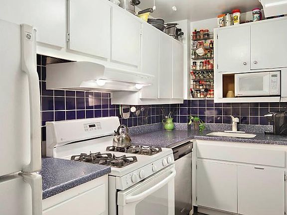 4th image of 225 E 36th St APT 2F