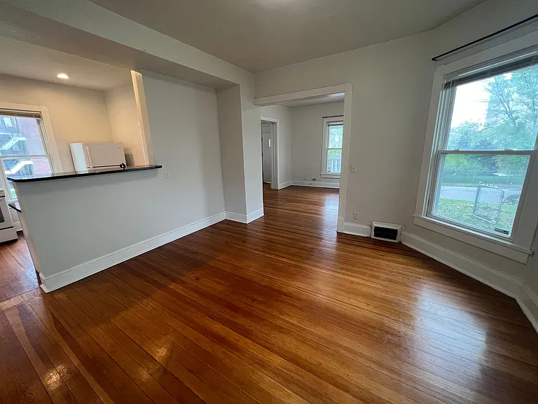 542 S 29th St — Photo 3