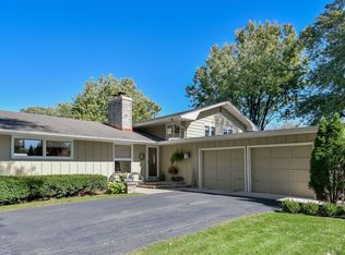 621 Maple Ln, Geneva, IL 60134