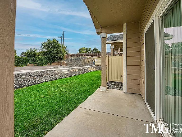 Kennewick Heights on 7th Avenue — Photo 30