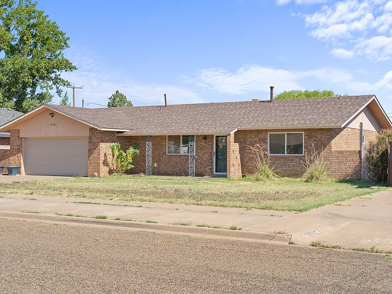 1116 Oakhurst Rd — Photo 2