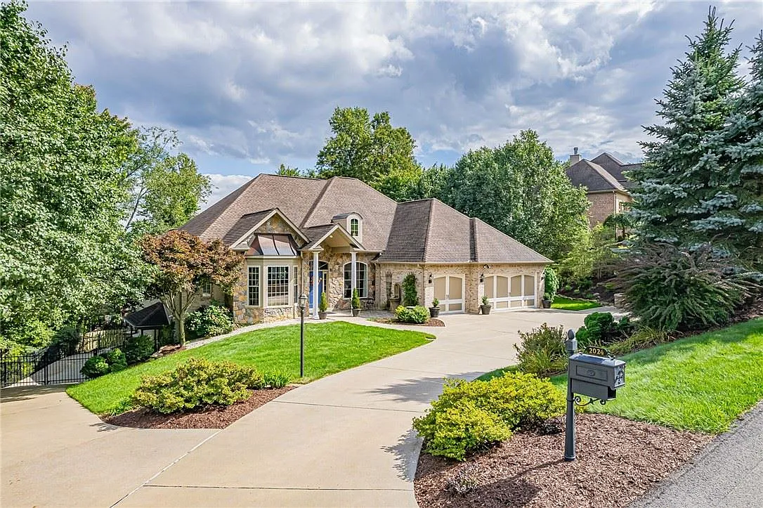 2024 Timbercrest Dr photo 1