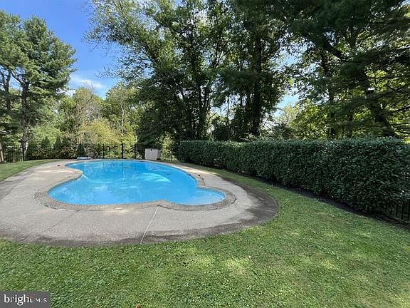 5th image of 558 Sprague Rd
