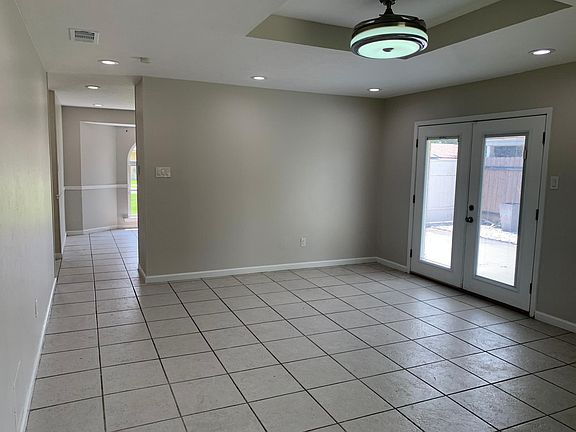 3rd image of 931 Lesan Dr