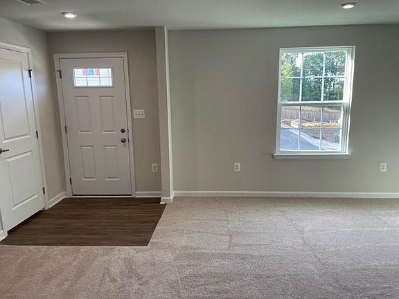 5th image of 1009 Valley Ln