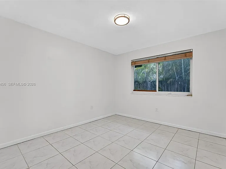 1401 NE 200th Ter — Photo 19