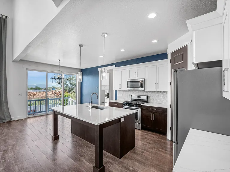 974 W Rutledge Rd — Photo 12