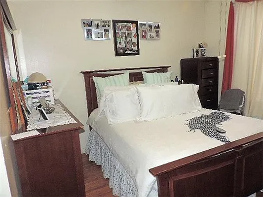 Sold by R New York | media 3