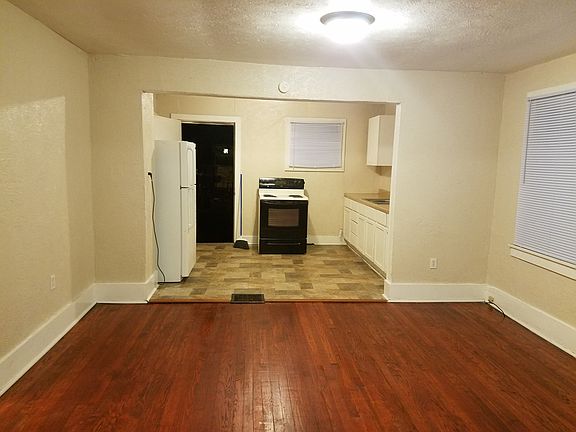 3rd image of 1218 N Olive St