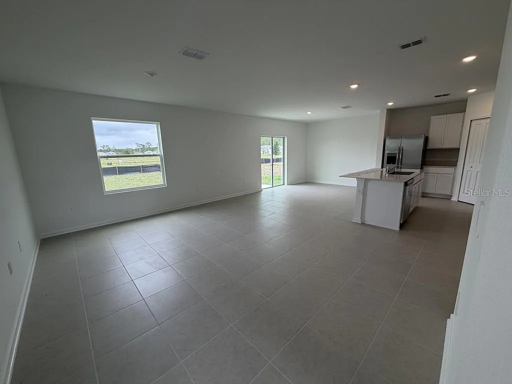 4 bed, 2.5 bath, 1874 sqft, $2,500 — Photo 3