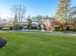 110 Washington Dr, Centerport, NY 11721