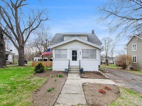 10358 Hegel Rd, Goodrich, MI 48438