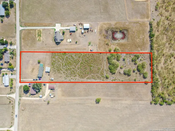 916 STAGECOACH RD, Seguin, TX 78155