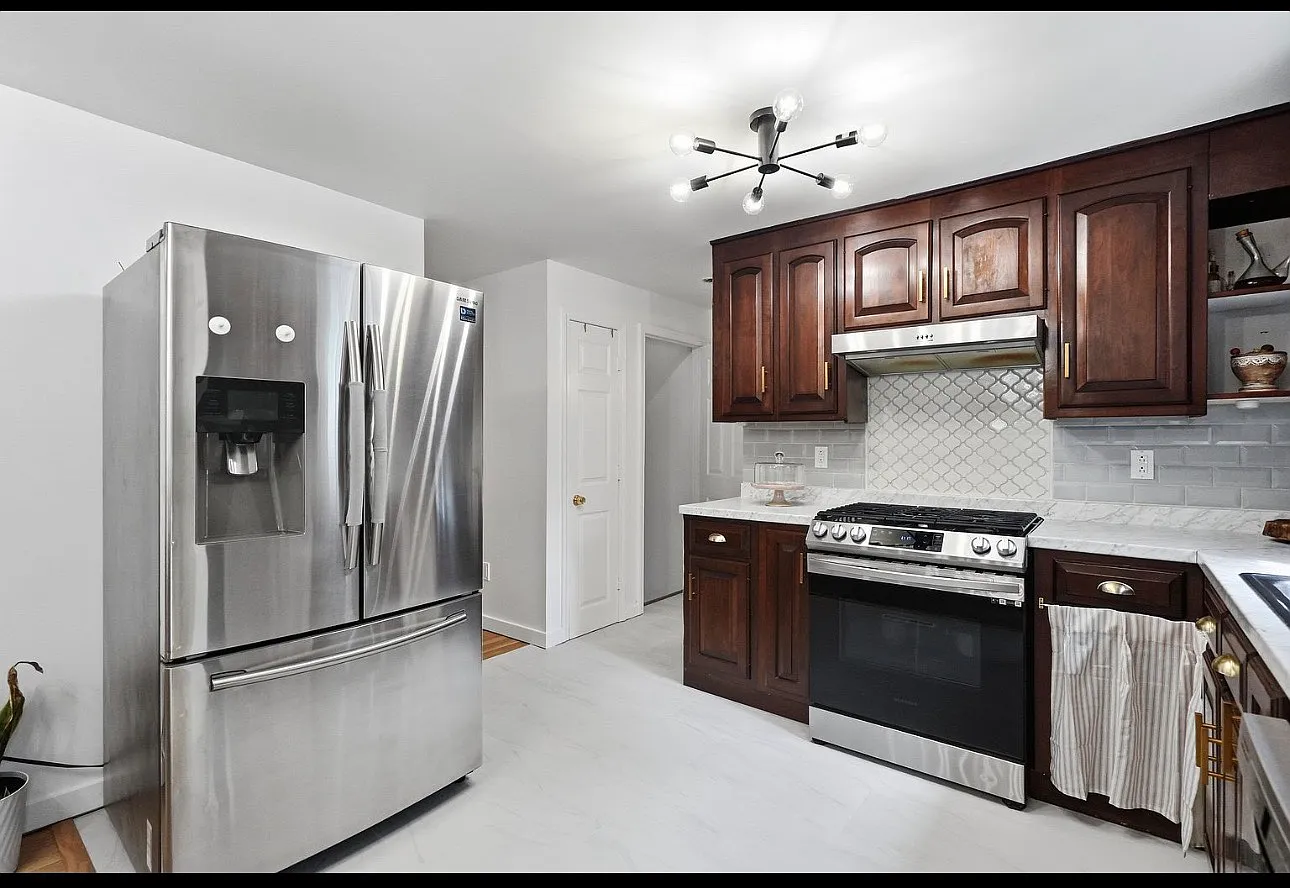 3 bed, 1.5 bath, 1579 sqft, $3,300 — Photo 3