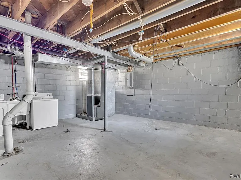 764 Woodmere St — Photo 18