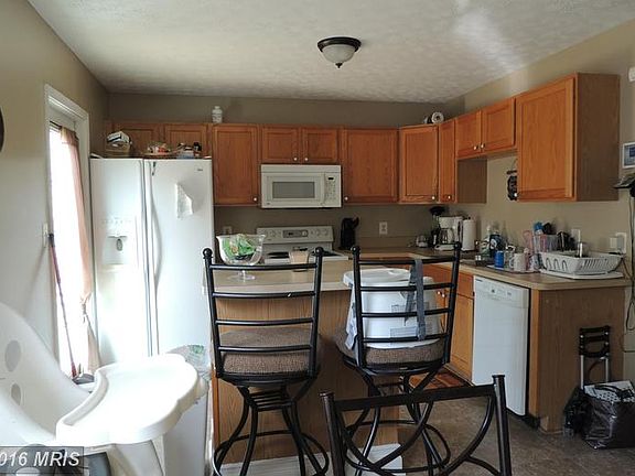 5th image of 702 Clint Ln