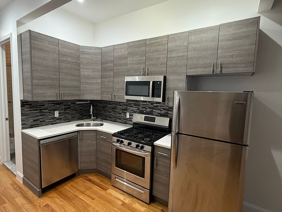 1st image of 265 Melrose St APT 3L