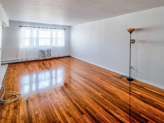 2nd image of 4325 Meadowview Ave #102