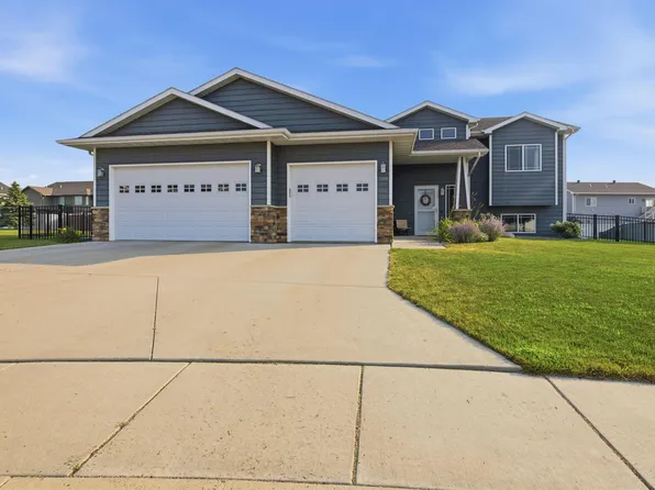 200 Morning Glory Cir, Brookings, SD 57006