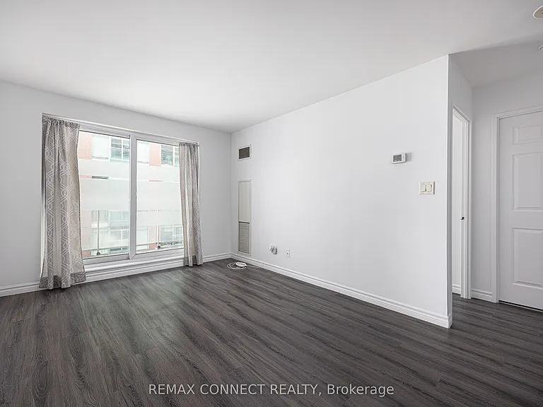 230 King St E #710 — Photo 3