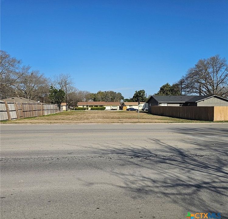 2nd image of 1330 Fieldcrest