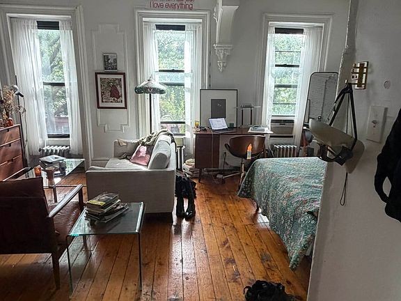 4th image of 1545 Pacific St #3