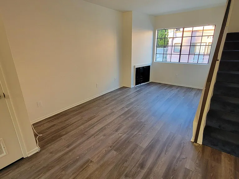 Living Rm w Gas Fireplace