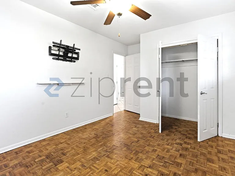 918 E Montclair Rd — Photo 11