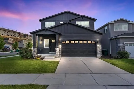 Fully Furnished 3bd/2.5 Bth Modern Updated House — Photo 1