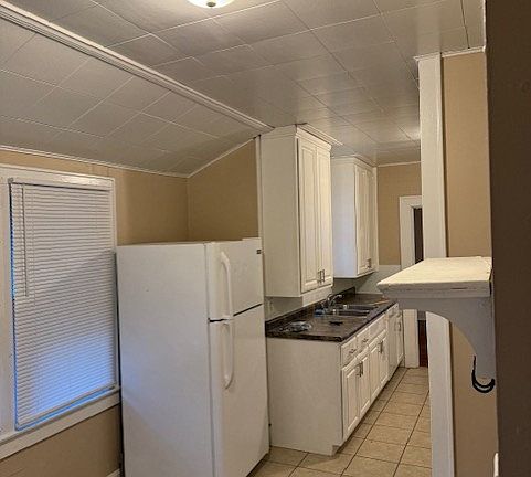 3rd image of 122 E 21st St