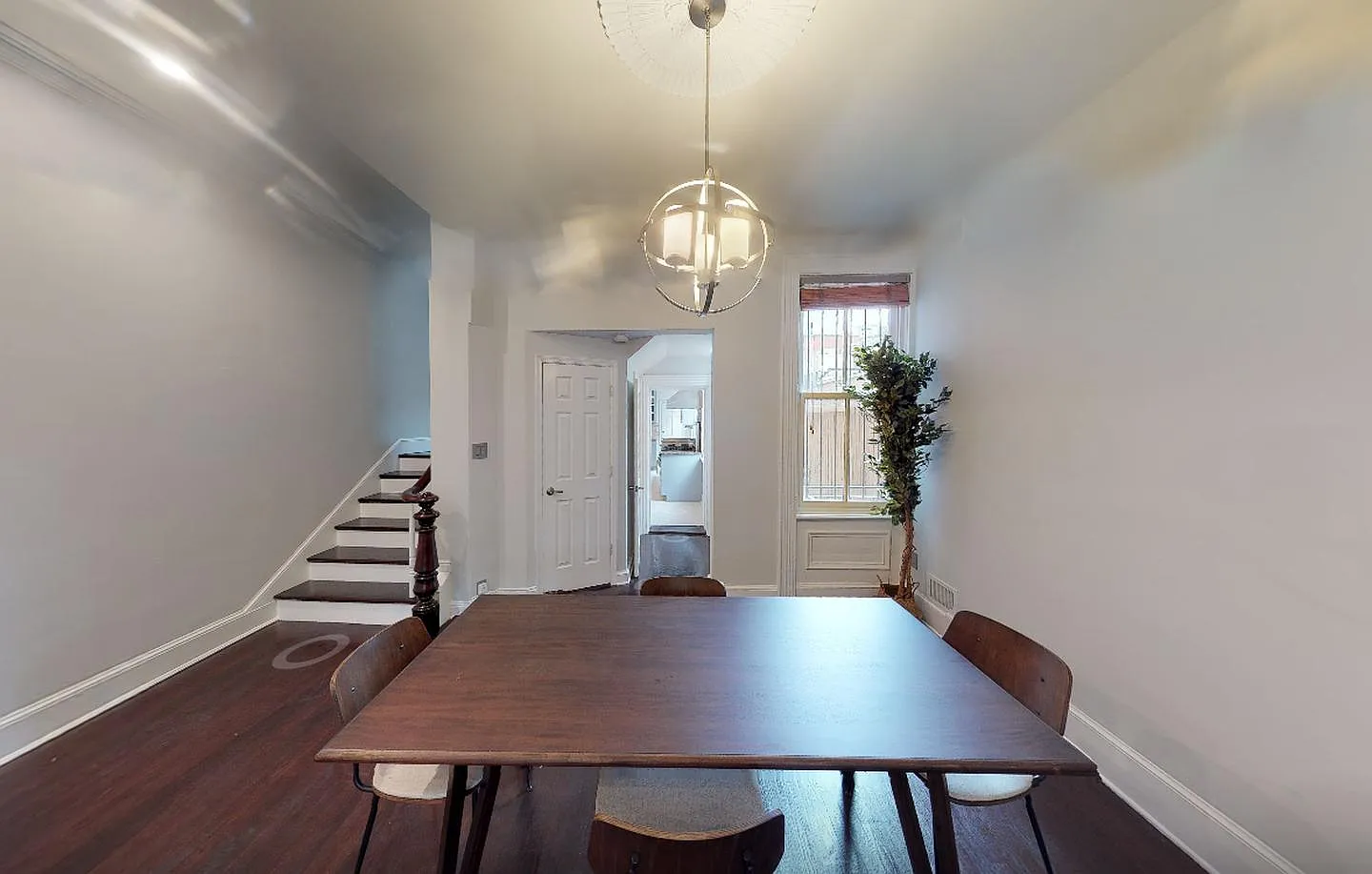 Delightful Logan Circle townhome with patio — Photo 3