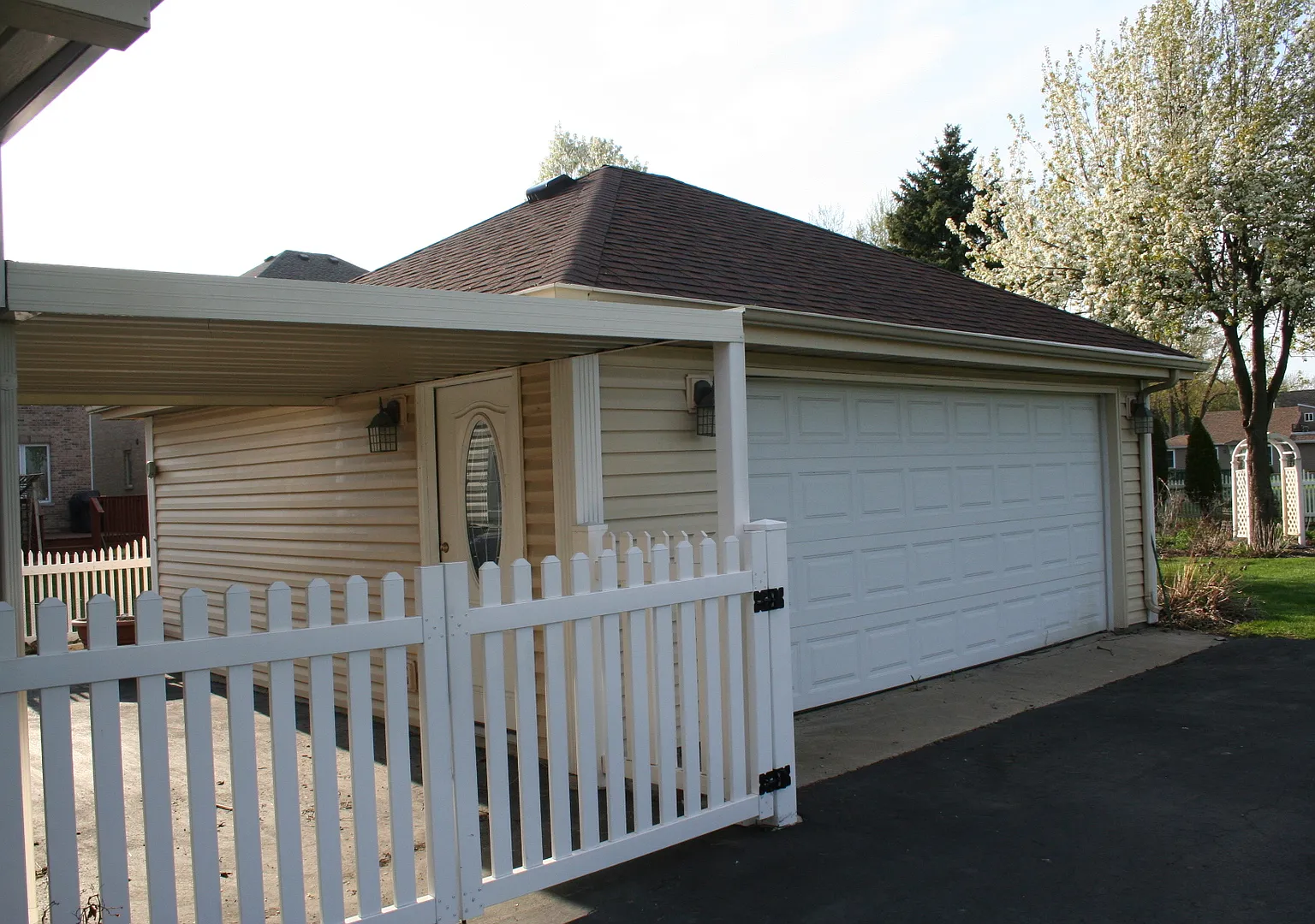 3 bed, 2000 sqft, $3,300 — Photo 2